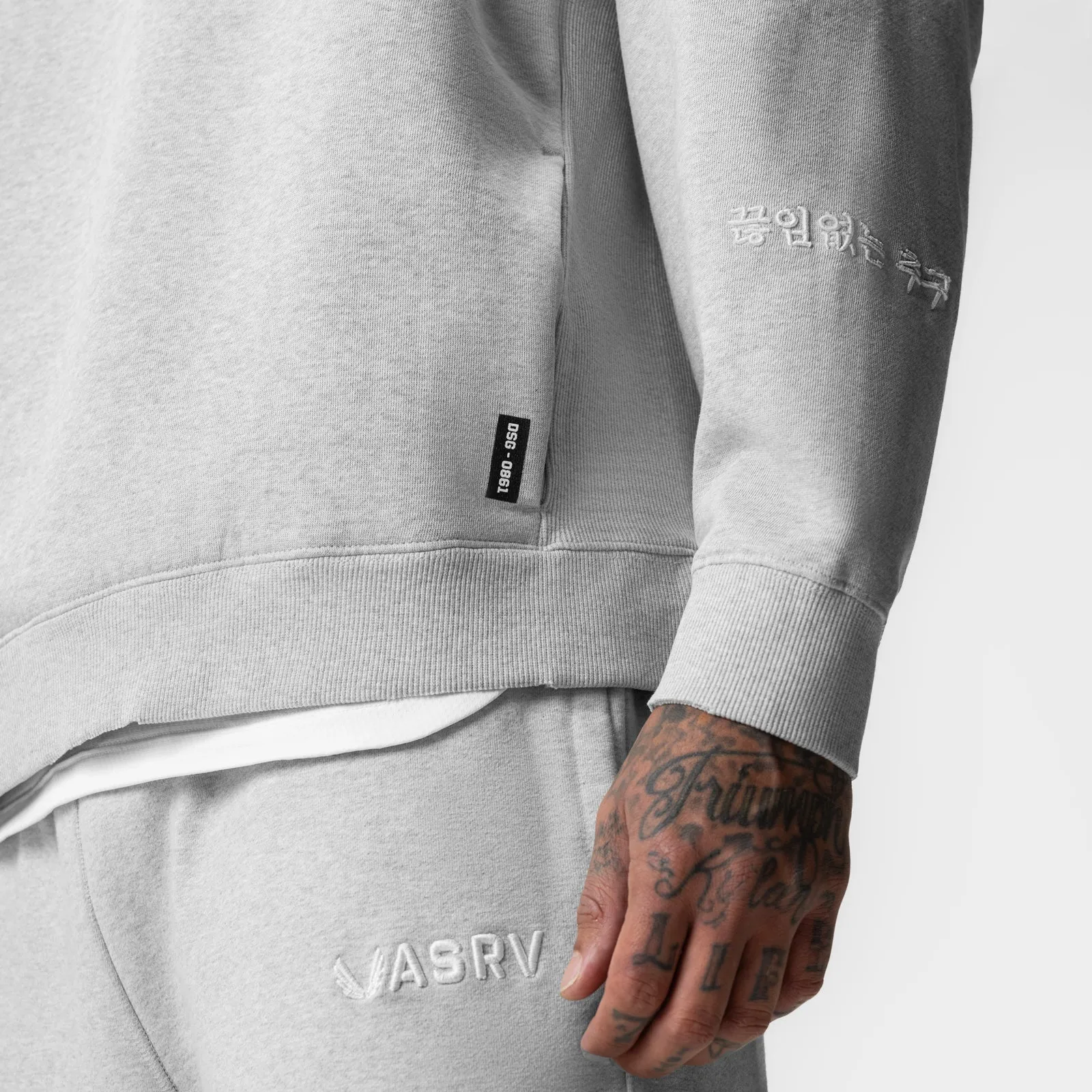 Ergonomic Tailoring City Sense 0861. Tech Essential? Distressed Crewneck - Heather Grey