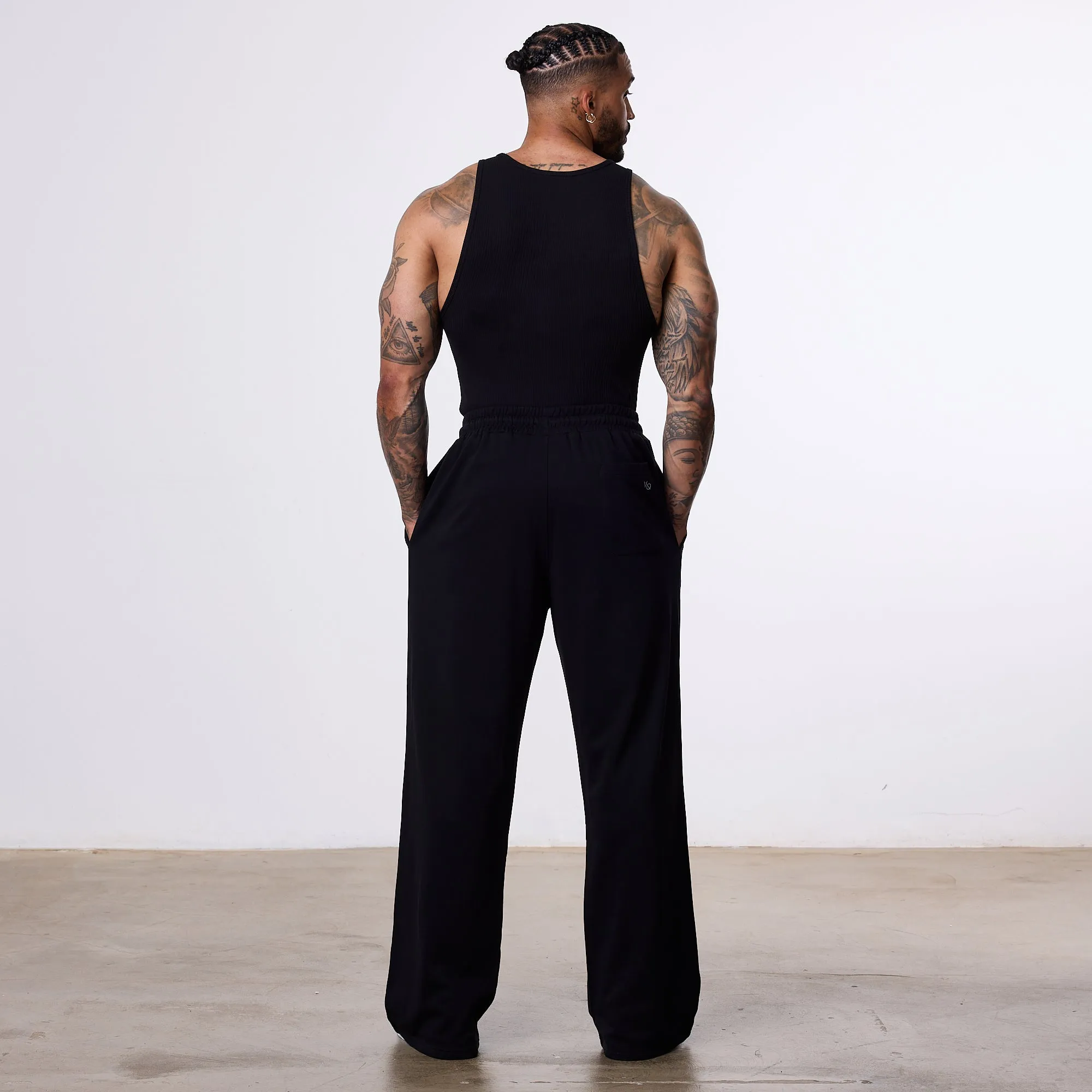 Vanquish Essential Black Straight Leg Sweatpants No Ride Up Design Stylish Comfort