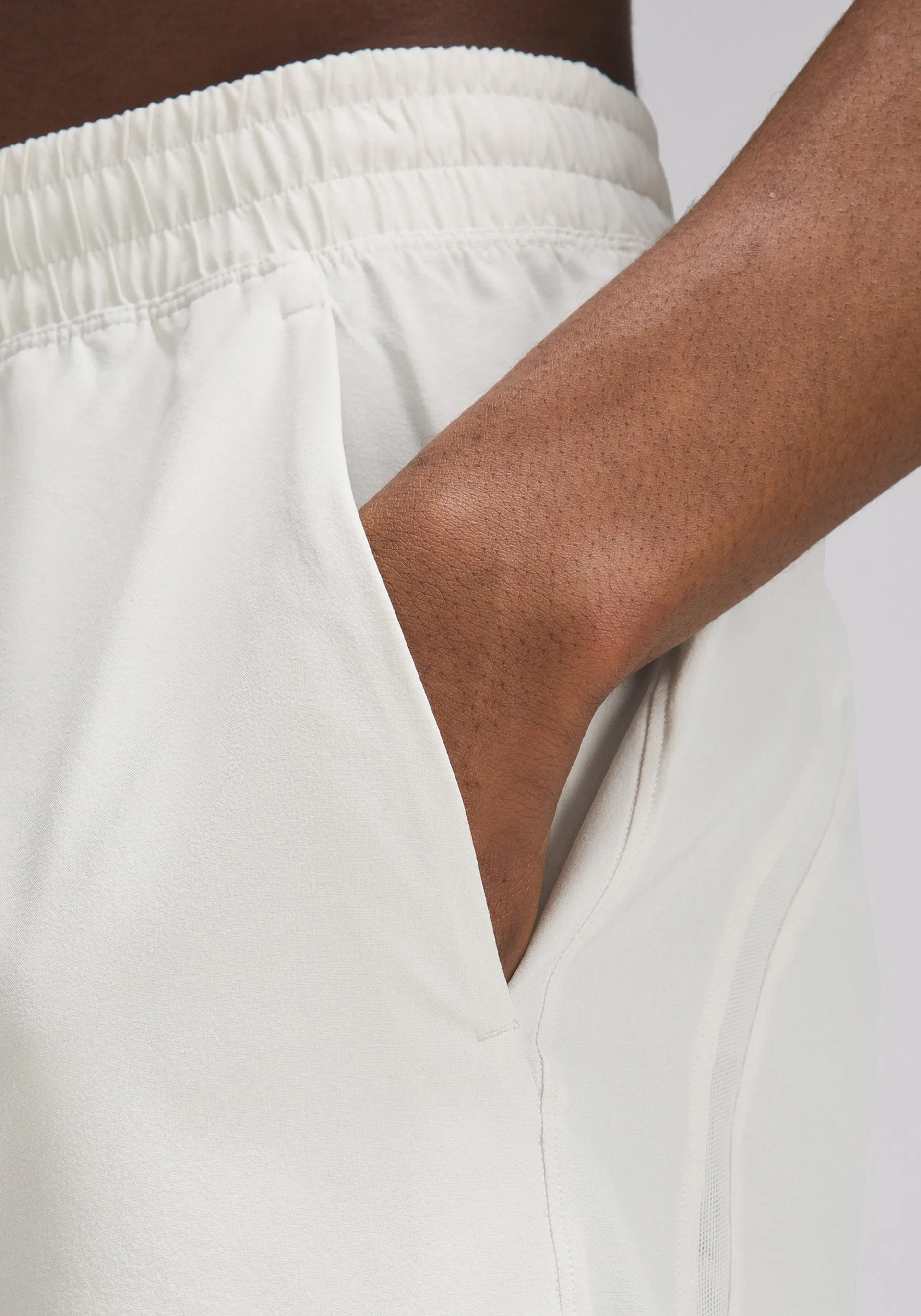 StretchWaistband Day Fit Pace Breaker Linerless Short 7"