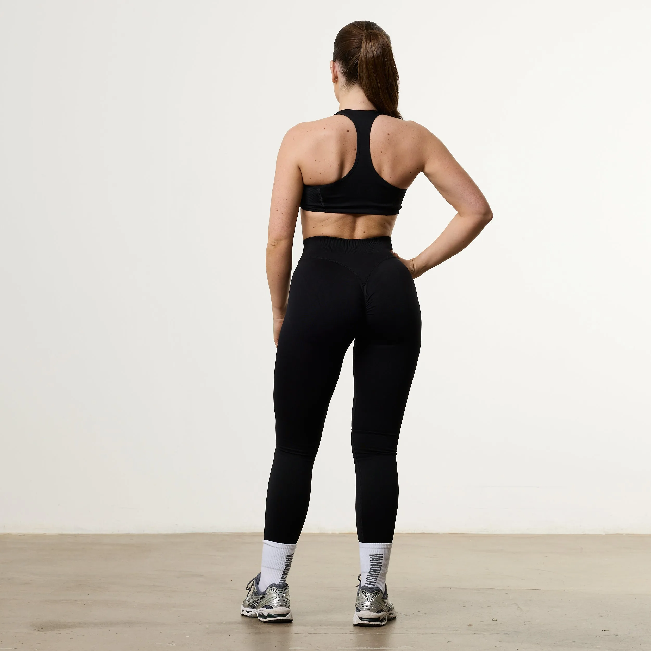 Vanquish Elevate V2 Black Seamless Twist Front Bra indoor exercise Lightweight Structure