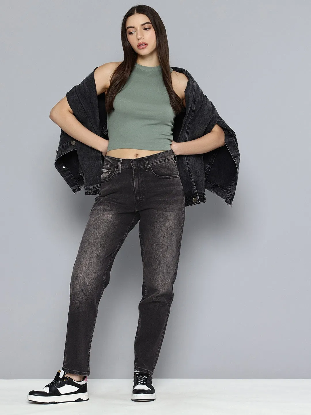 Women's 80s Mom Black Loose Fit Mid Rise Jeans Sharp Silhouette Trend Friendly