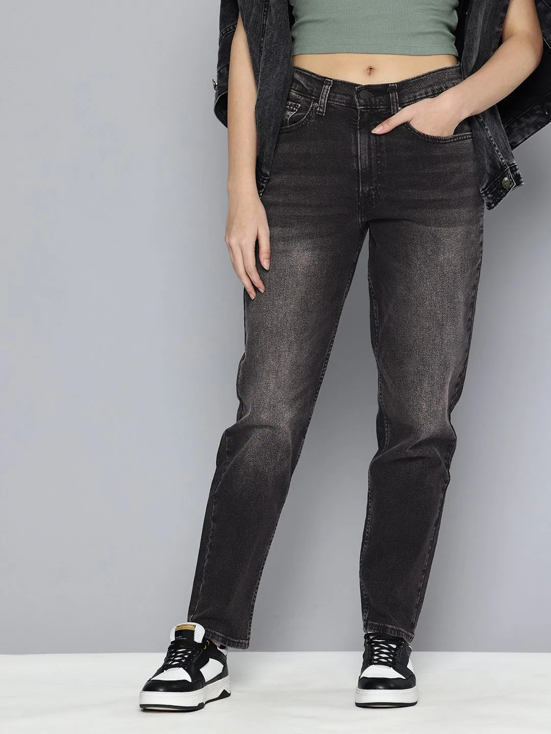 Earthy Soft Women's 80s Mom Black Loose Fit Mid Rise Jeans