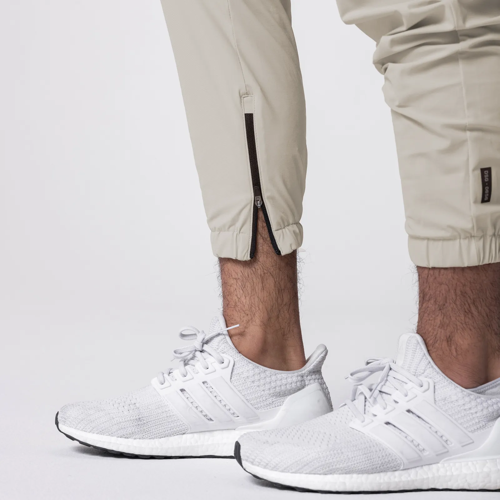 ReflectiveAccentDetails 0656. Tetra-Lite? Standard Zip Jogger - Sand Smoke