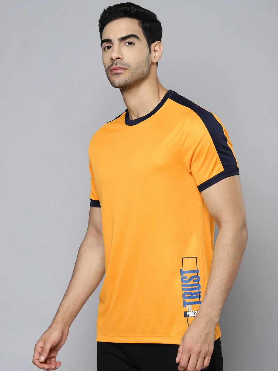 Alcis Men Mustard Yellow Printed Slim Fit T-shirt SmoothEdging