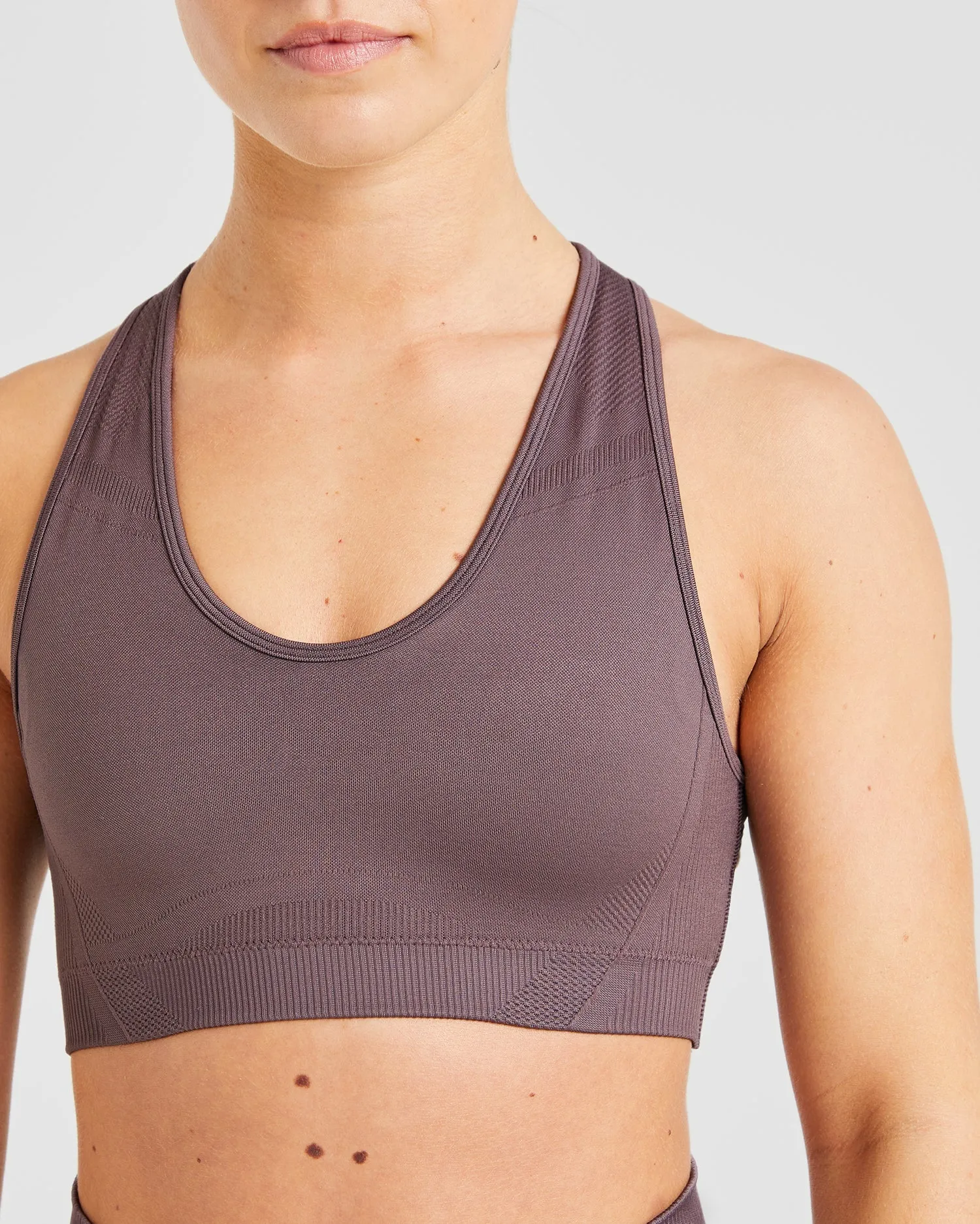 Balance V3 Seamless Sports Bra - Coffee Bean Pre-workout preparation