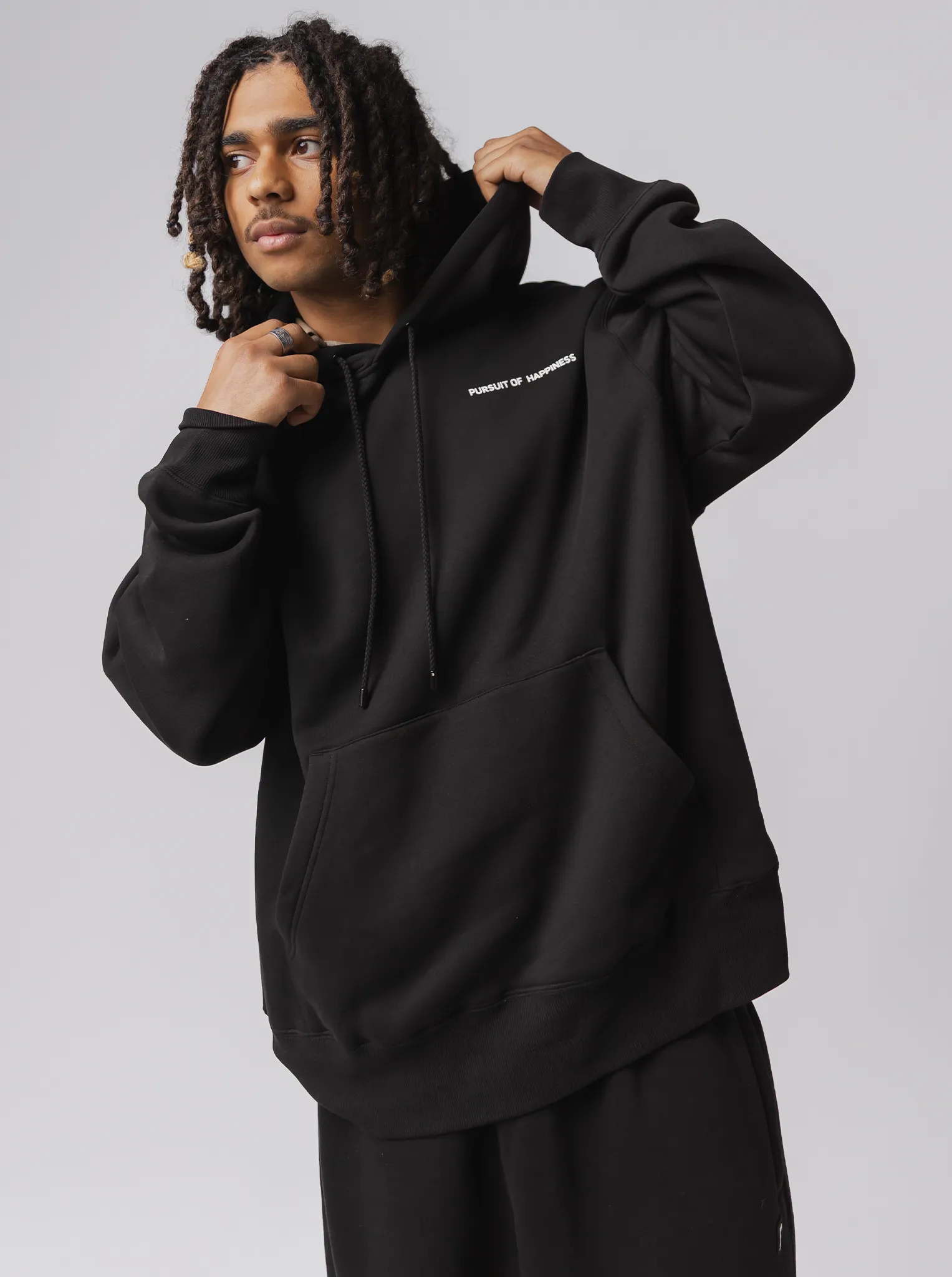 Classic Logo Heavyweight Pullover in Court Black Glossy Look Skater Vibe