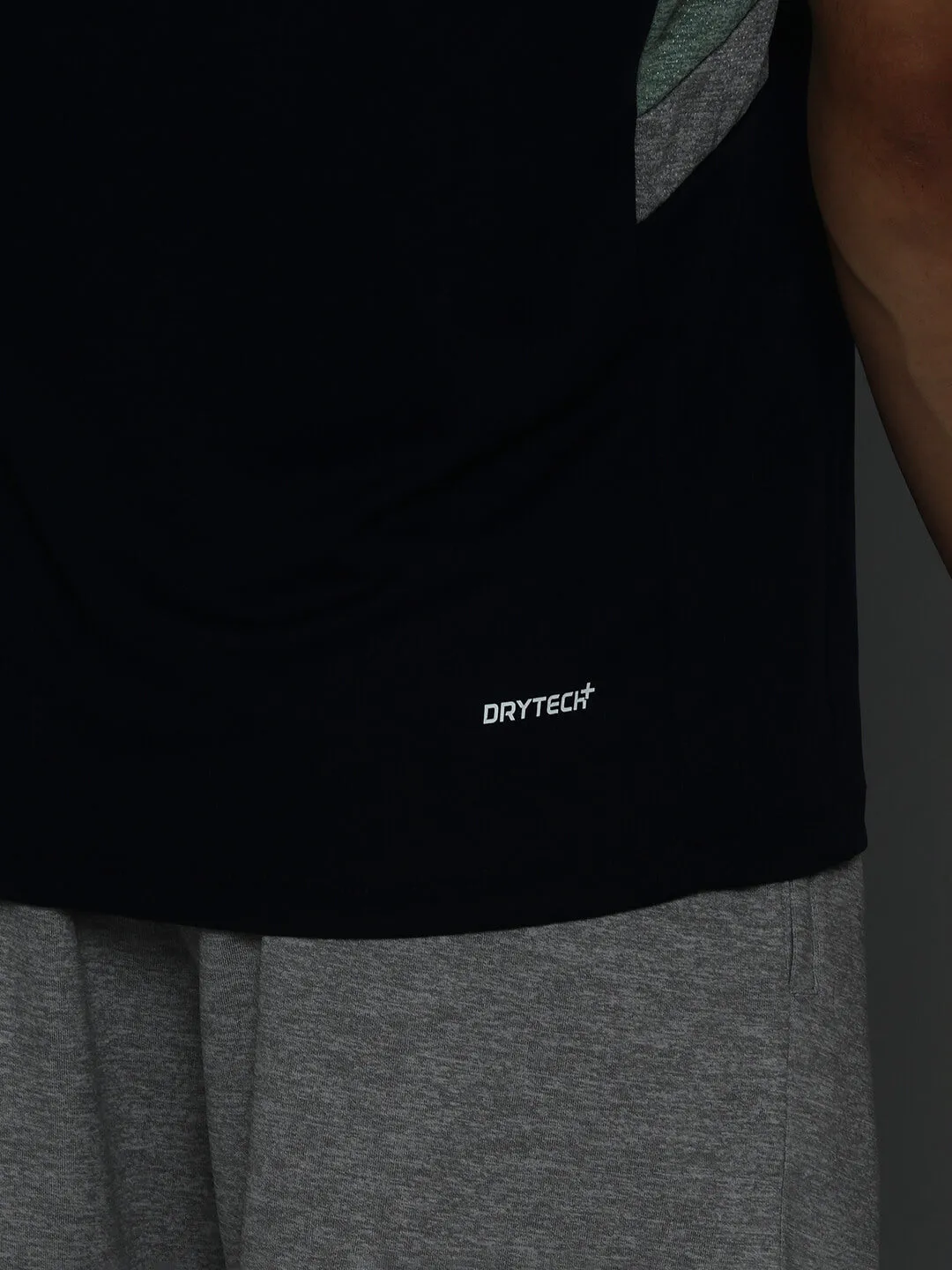 AntiSlip Grip Alcis Men Navy Blue Colourblocked Dry Tech Slim Fit Sports T-shirt
