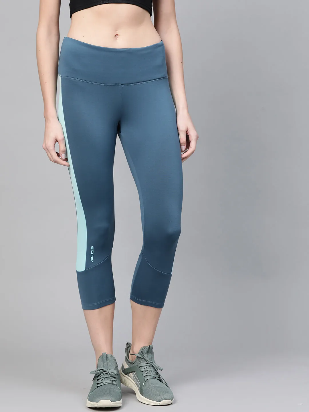 Moisture Management Alcis Women Teal Blue Solid Three-Fourth Training Tights