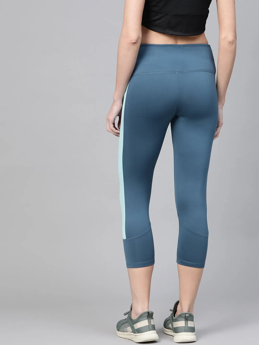 Alcis Women Teal Blue Solid Three-Fourth Training Tights Ultra Thin
