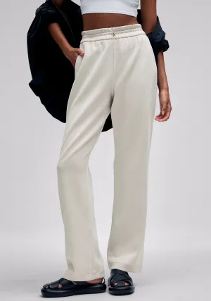 Softstreme High-Rise Pant Back pockets