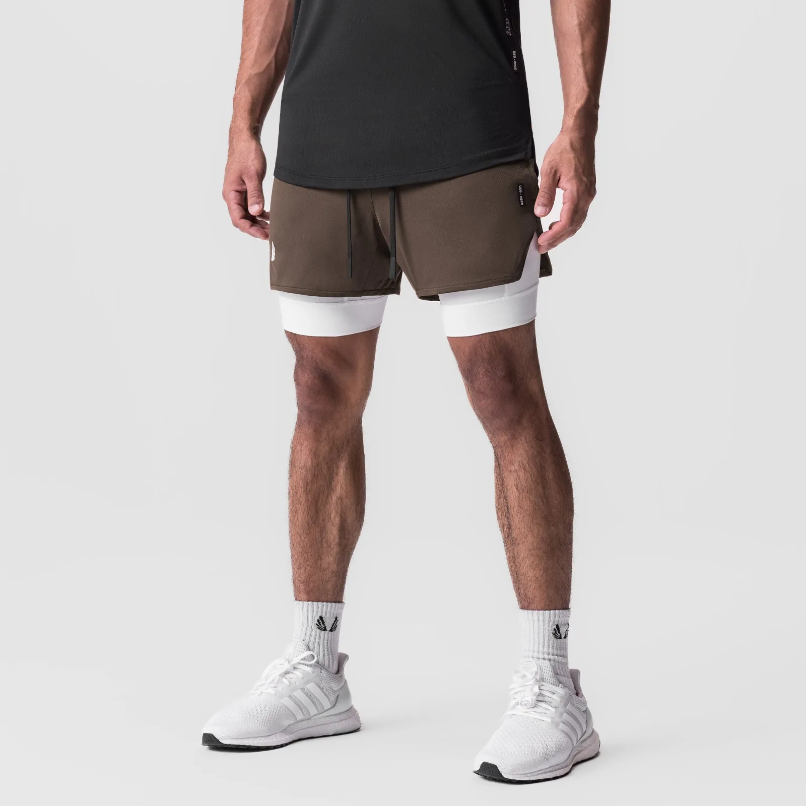 athletic clothing cool tones 0828. AeroSilver? 5" Liner Short - Deep Taupe "Wings"/White