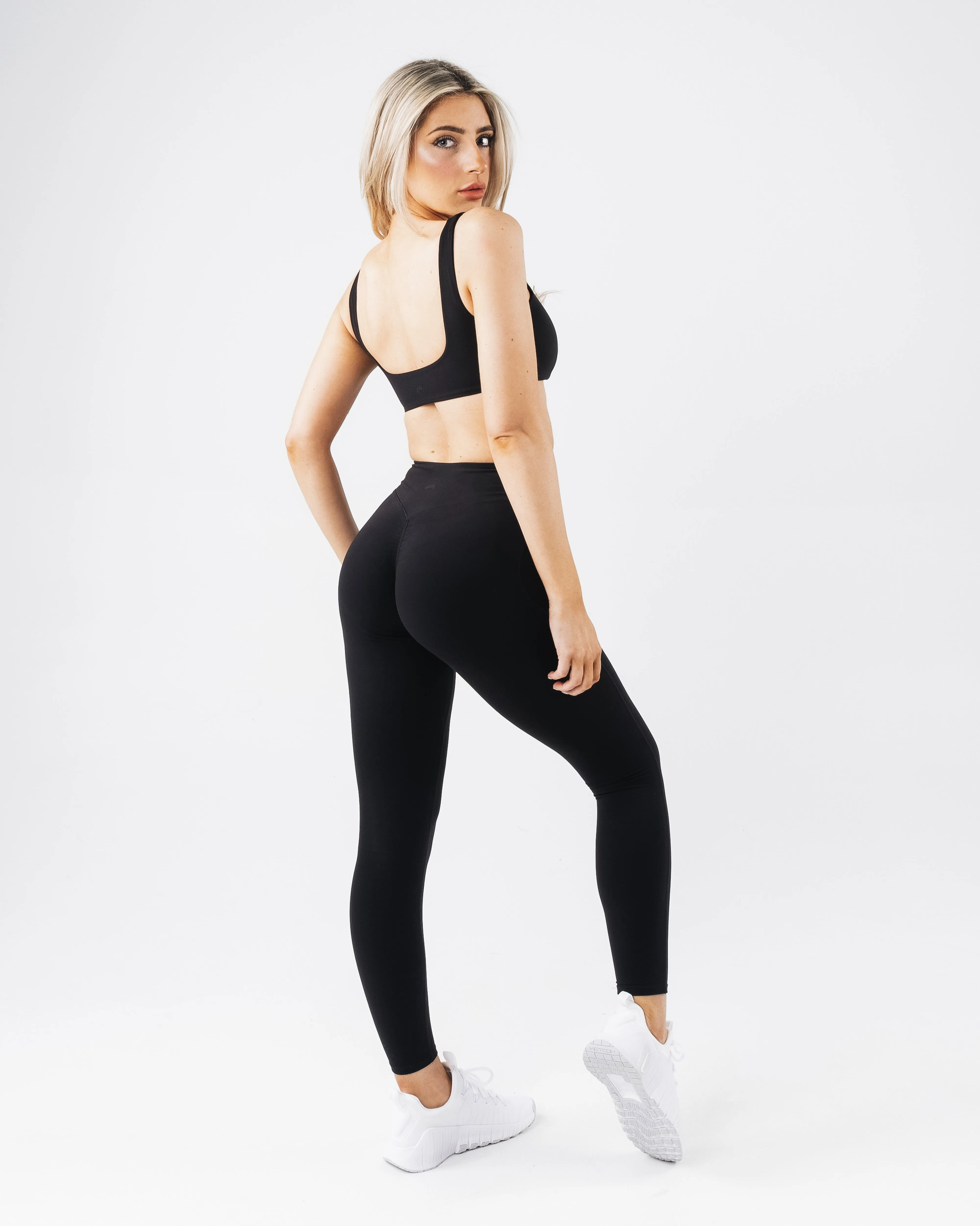 Olivia Sculpt Bra - Black Water-resistant seams