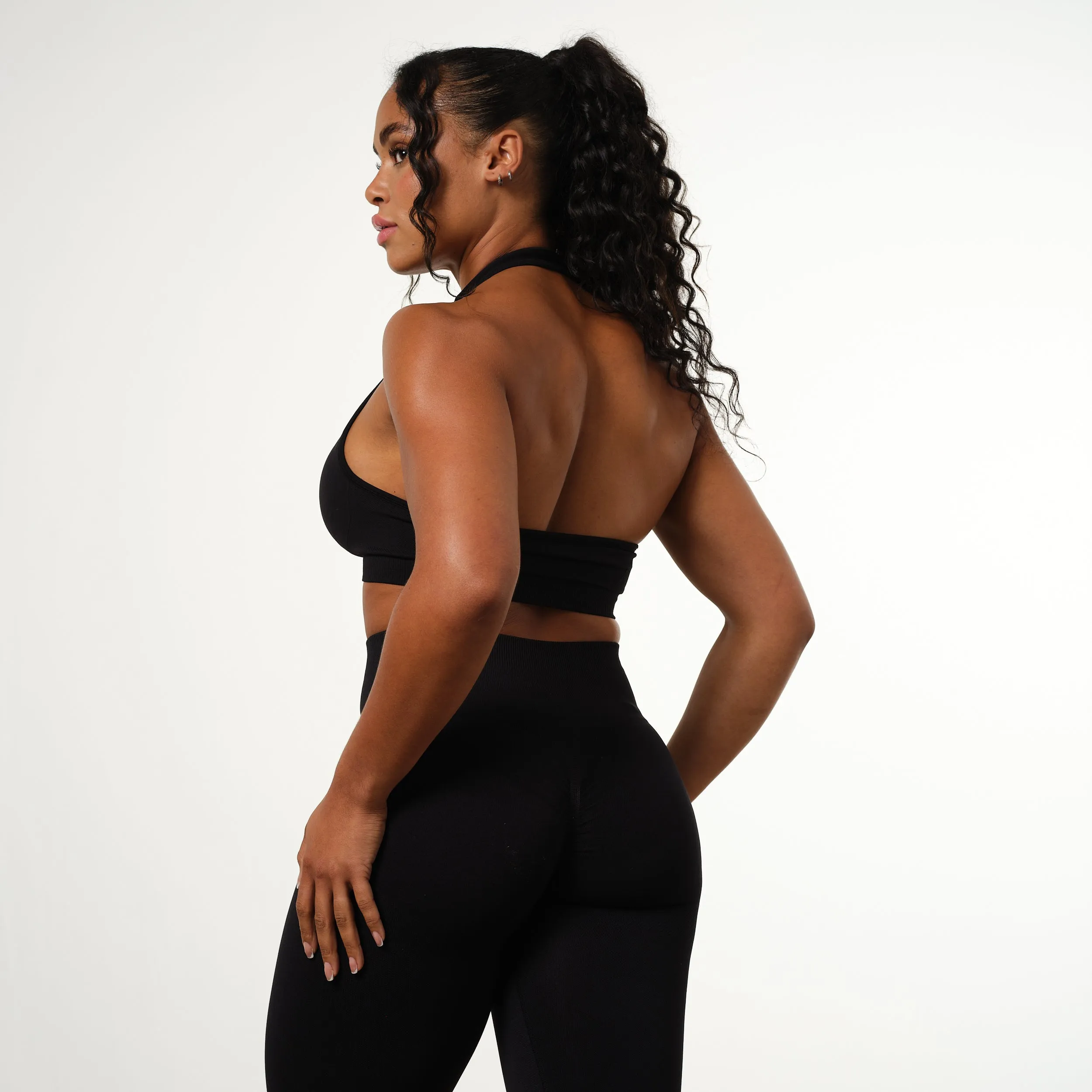 Anti-pilling seams Non-Chafing Material Vanquish Elevate Seamless Black Halter Neck Bra