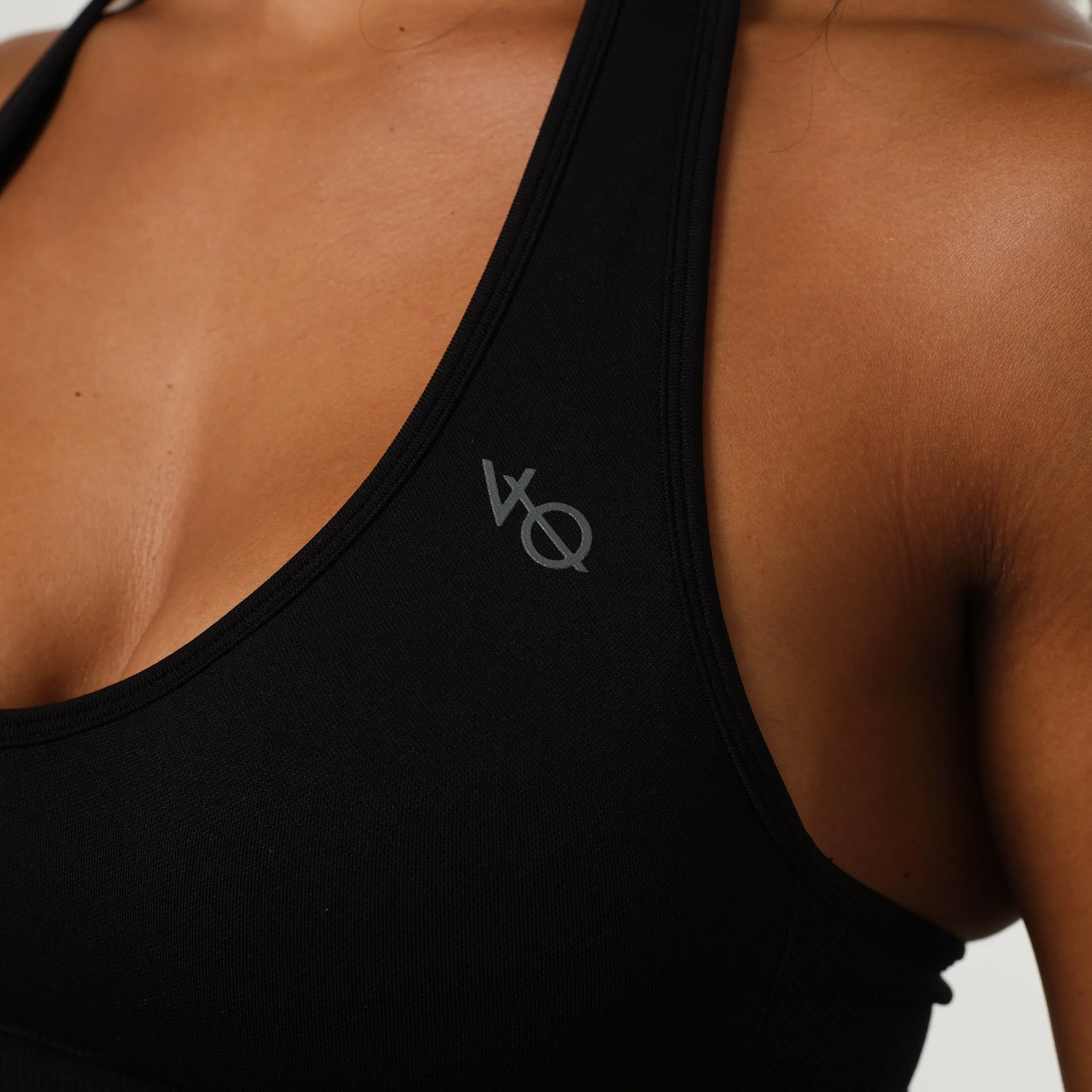 Pilates outfit High-quality Vanquish Elevate Seamless Black Halter Neck Bra