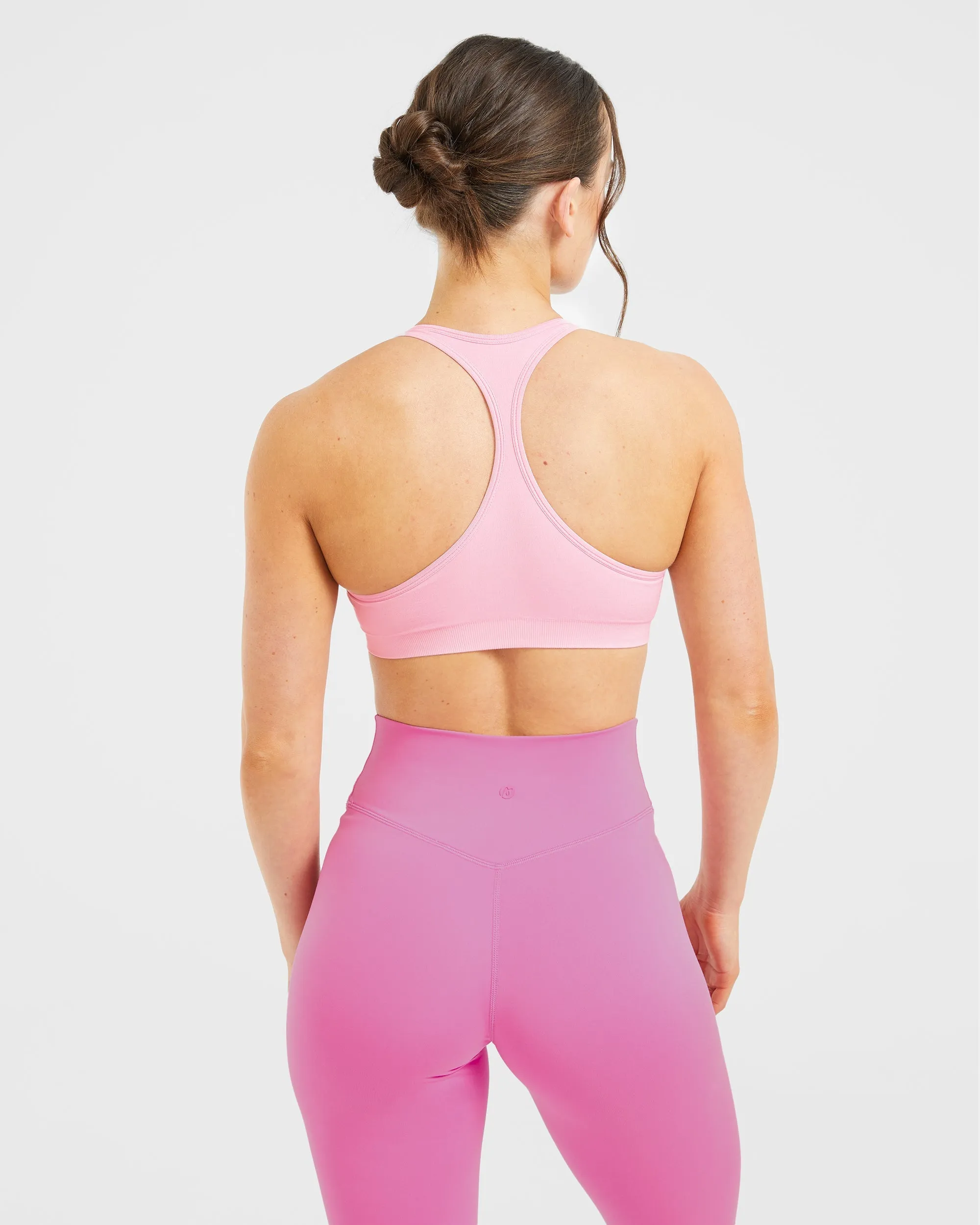 Different sizes seams Essential Seamless Racer Back Sports Bra - Baby Pink