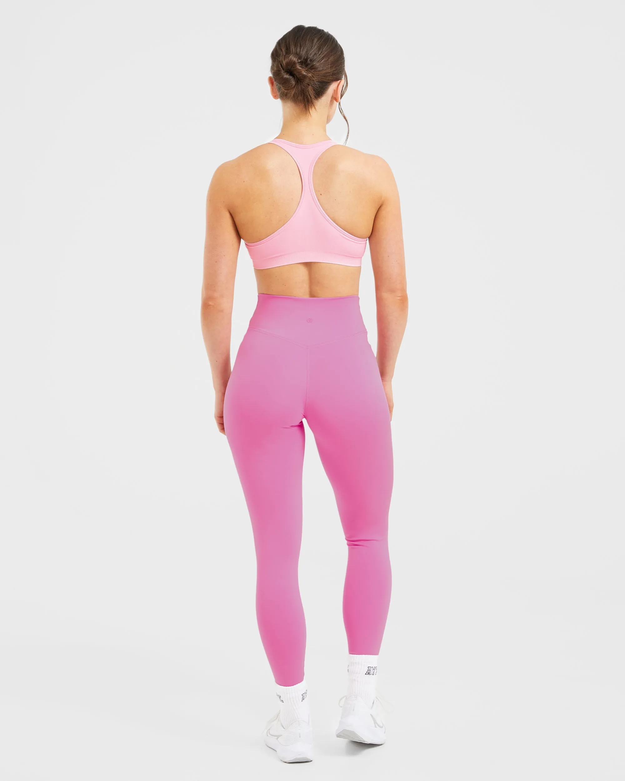 Team sports Minimalist fitness clothing Essential Seamless Racer Back Sports Bra - Baby Pink