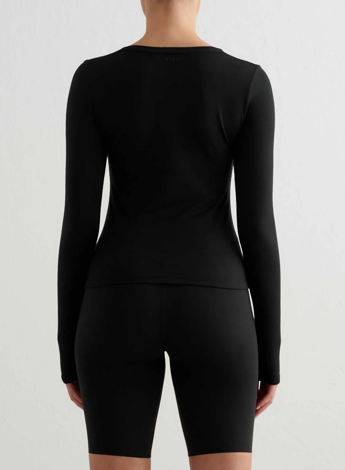 Fish Black Soft Basic V-Neck Long Sleeve
