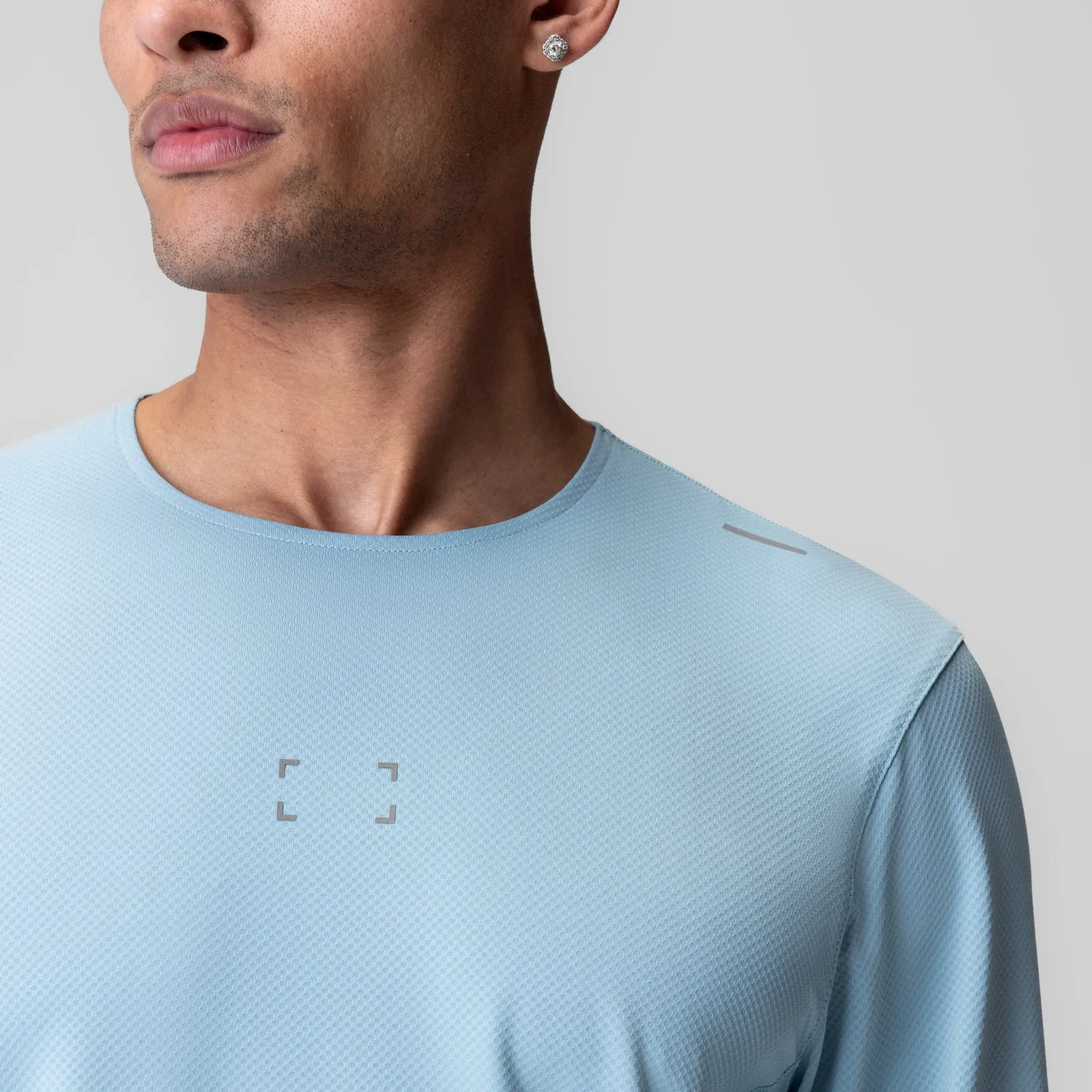 Style - conscious 0907. AeroSilver? Training Long Sleeve - Light Sky "Space Bracket"