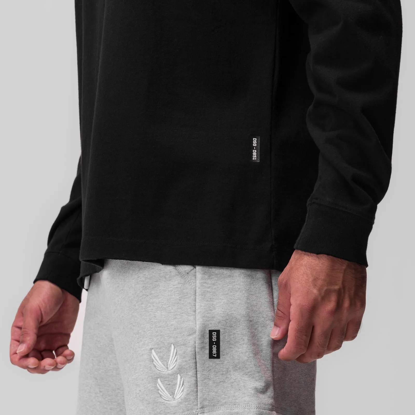 0851. Tech Essential? Relaxed Long Sleeve - Black Shampoo
