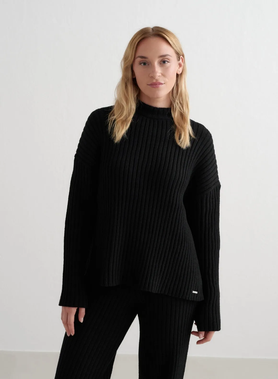 Black Rib Knit Sweater Mass produced Satinette