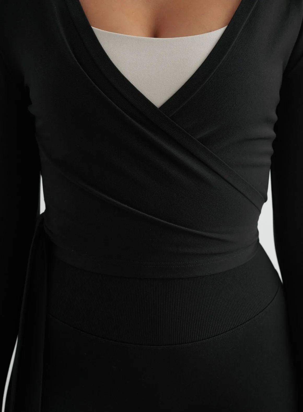 Earth related Black Shape Seamless Wrap Long Sleeve
