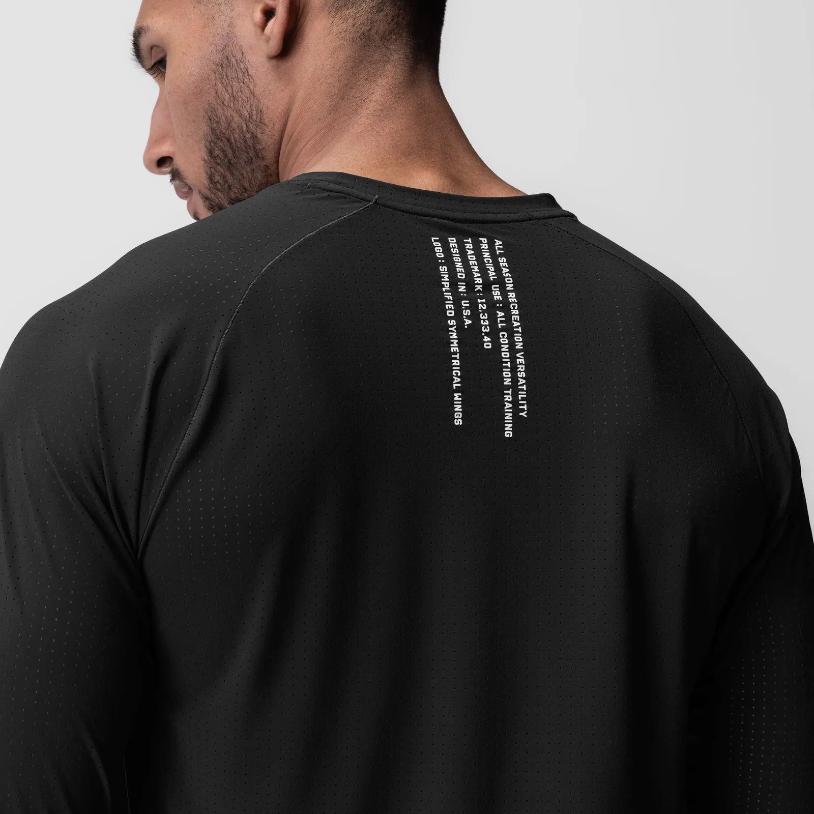 0947. Laser-Vent? Established Long Sleeve - Black Lightweight feature
