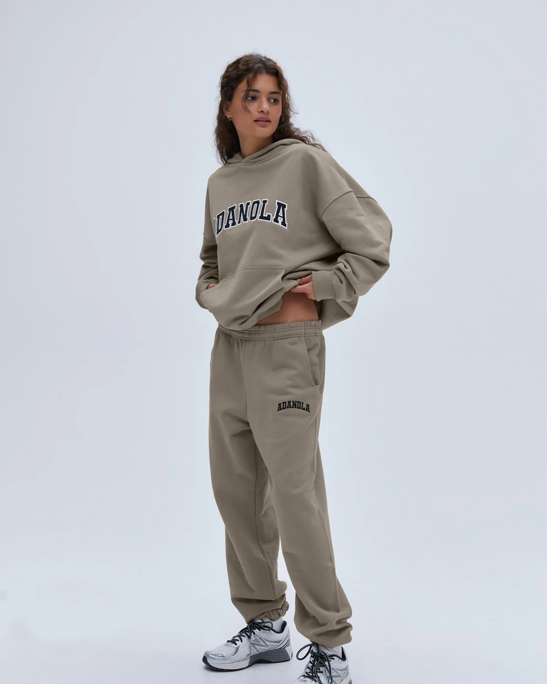 Dark wash OrganicCotton Varsity Sweatpants - Clay Beige