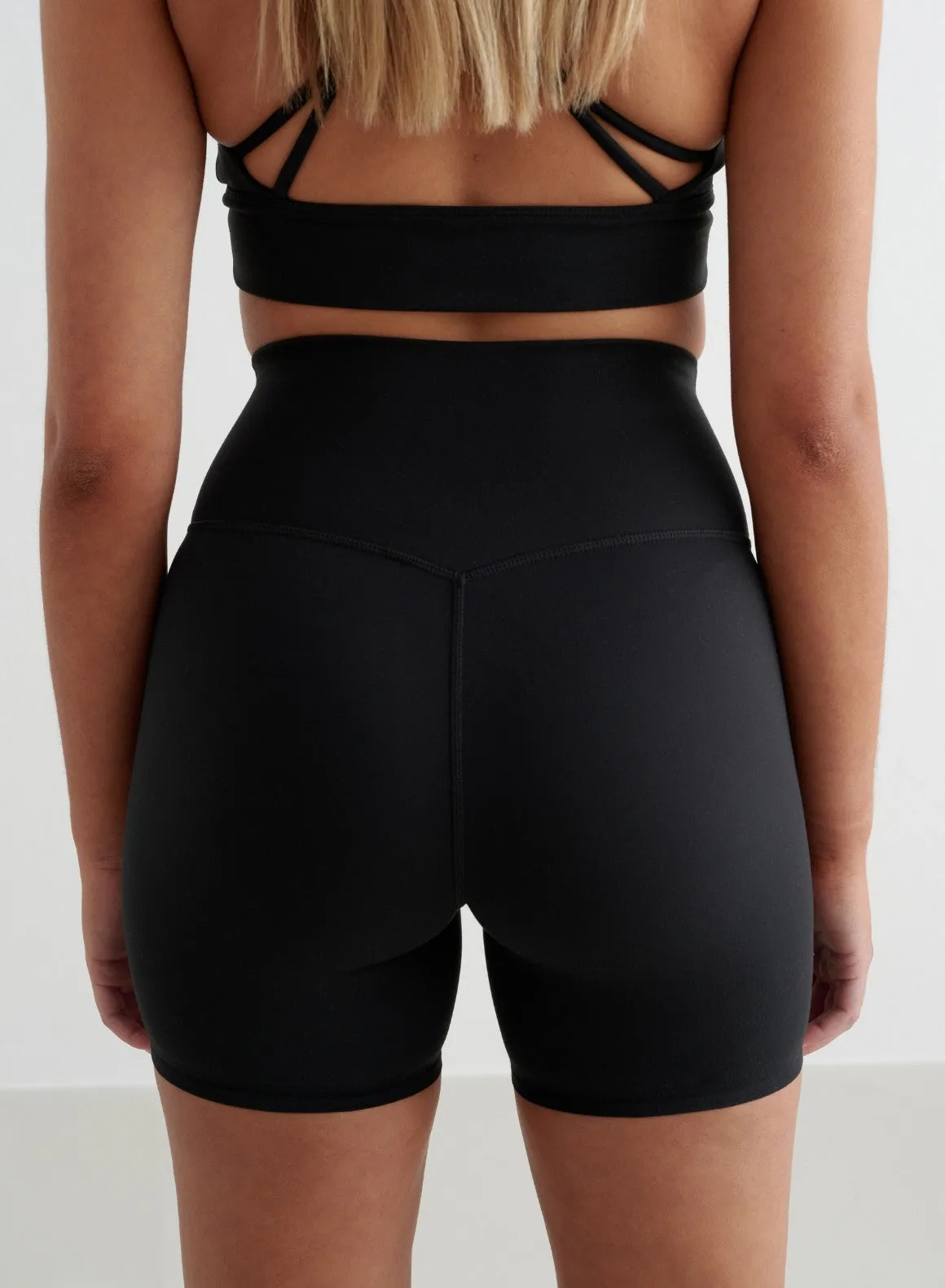 Black Sense Midi Biker Shorts odor - absorbing sports industry