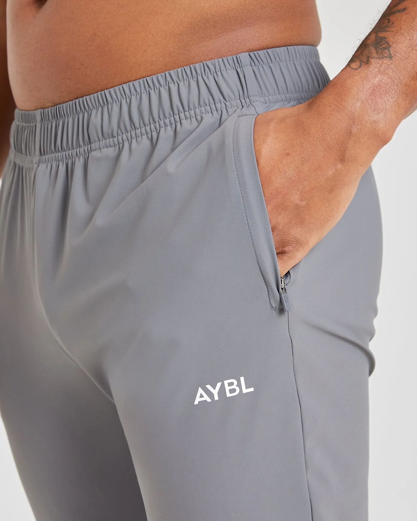 ThermalInsulation MoistureWickingFabric Ascend Zip Joggers - Grey