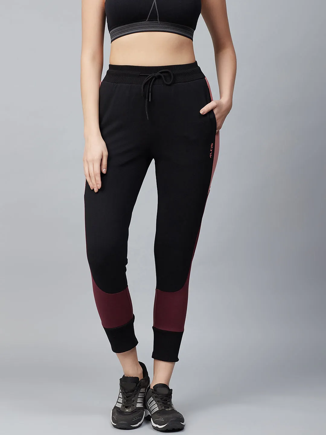 Alcis Women Black Slim Fit Colourblocked Cropped Joggers Snag Resistant Fabric Contrast Trim