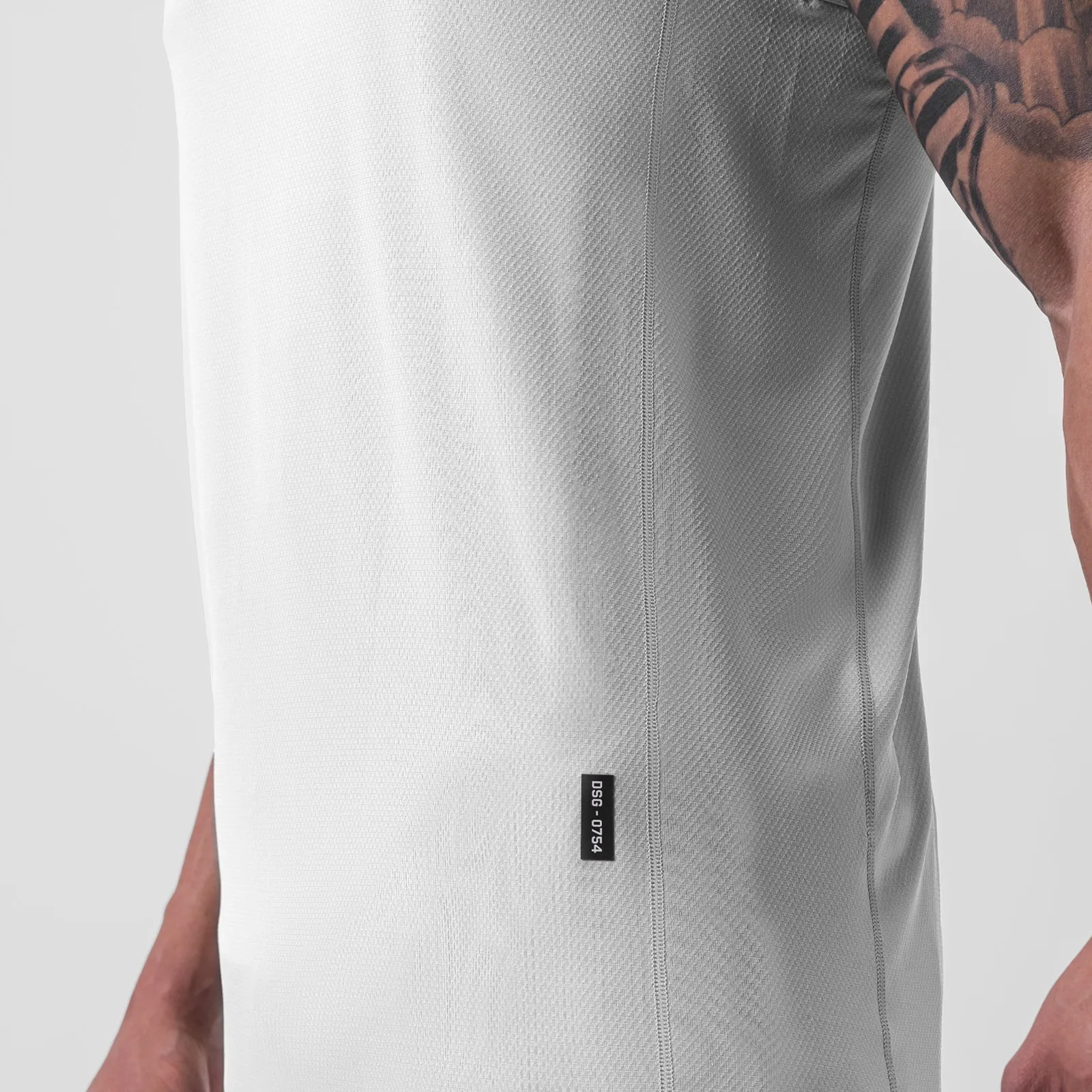 0754. AeroSilver? Training Singlet - White RapidCharging Compatibility Concealable