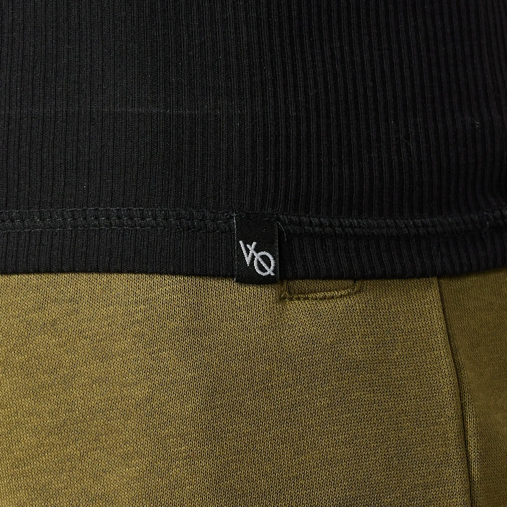Scientific - useful Thermal Regulation Fabric Vanquish Essential Black Ribbed Fitted Tank