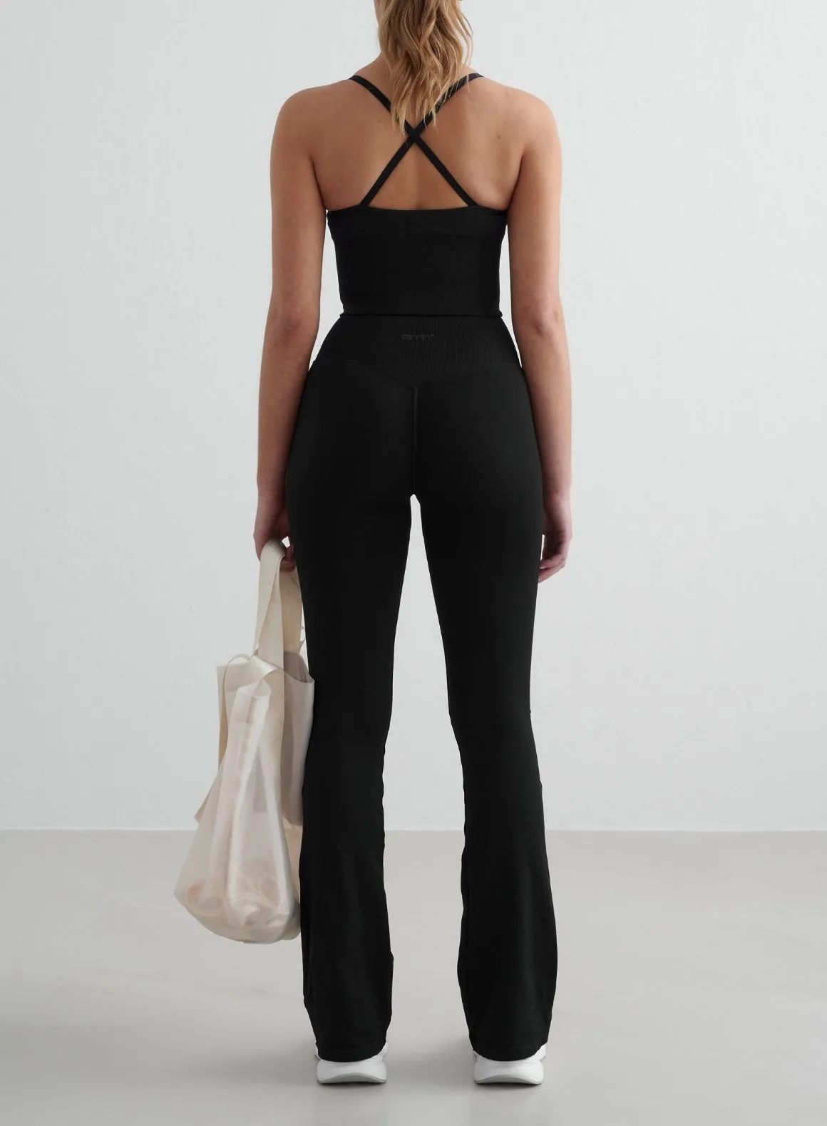Reinforced Shoulders Smooth inner lining Black Shape Seamless Cross Back Bralette
