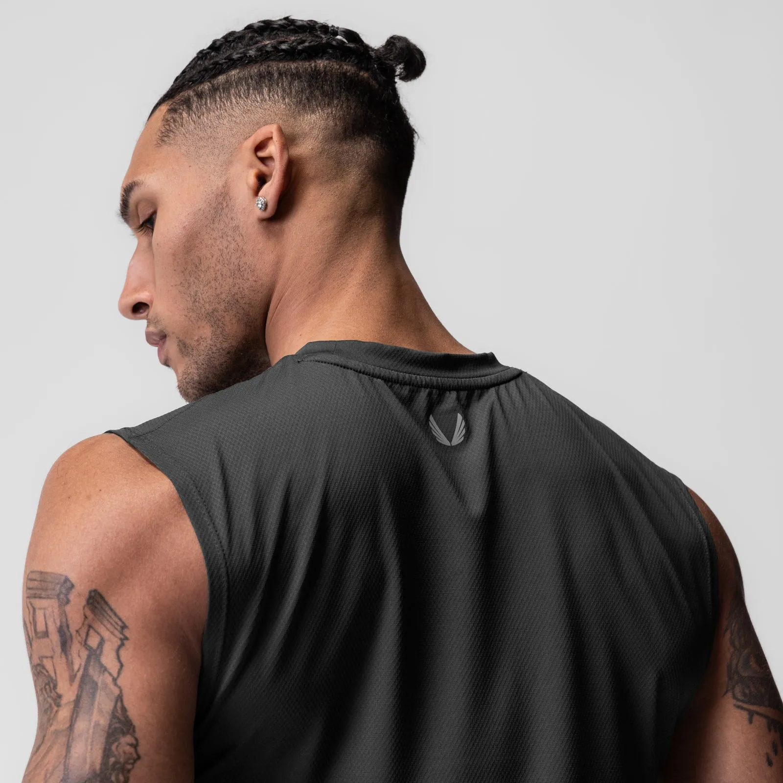 Stay Smooth vertical 0757. AeroSilver? Cutoff Tank - Space Grey