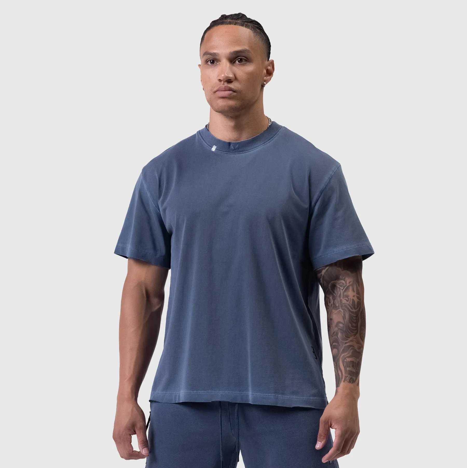 Elegant and Relaxed Men's masculinity 0797. Tech Essential? Relaxed Tee - Faded Navy