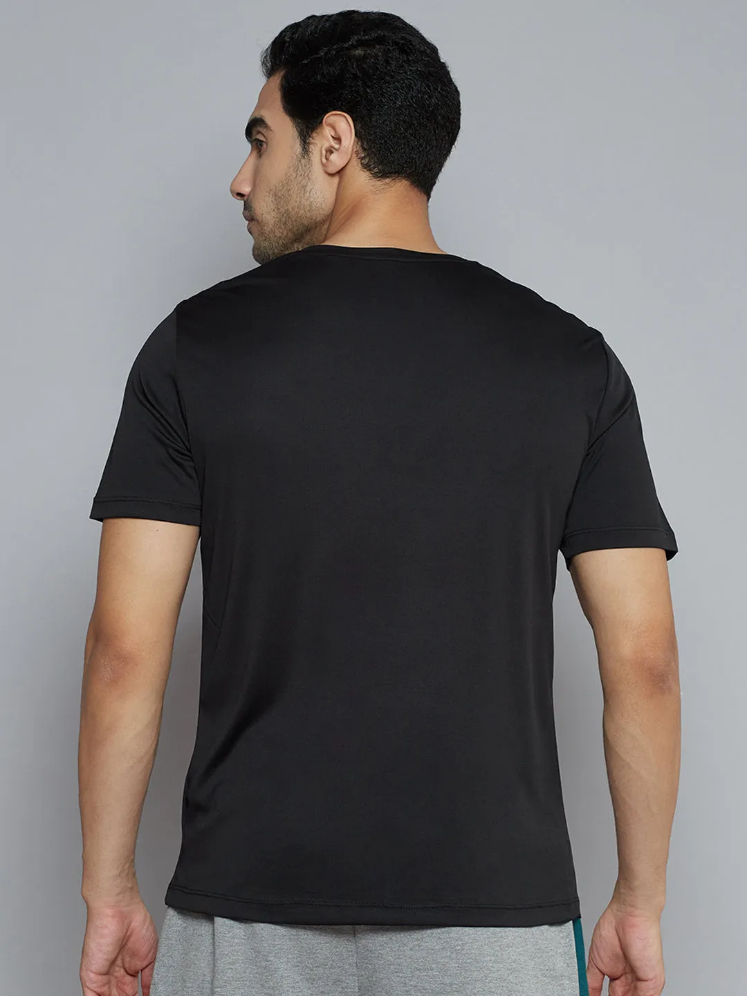 NoSlipGrip Alcis Men Black Solid Slim Fit Wonder T-shirt