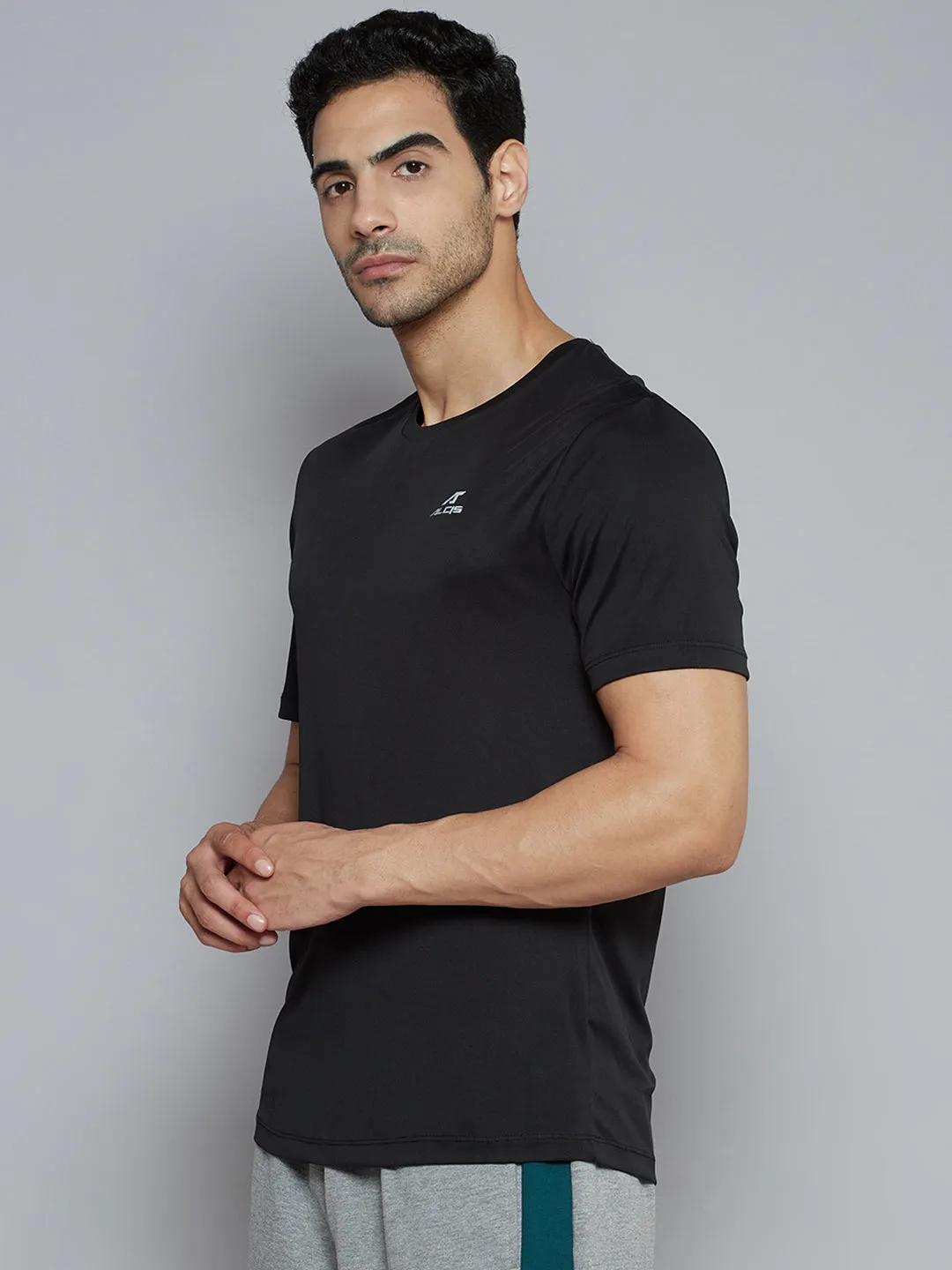 Sunset Scene Alcis Men Black Solid Slim Fit Wonder T-shirt