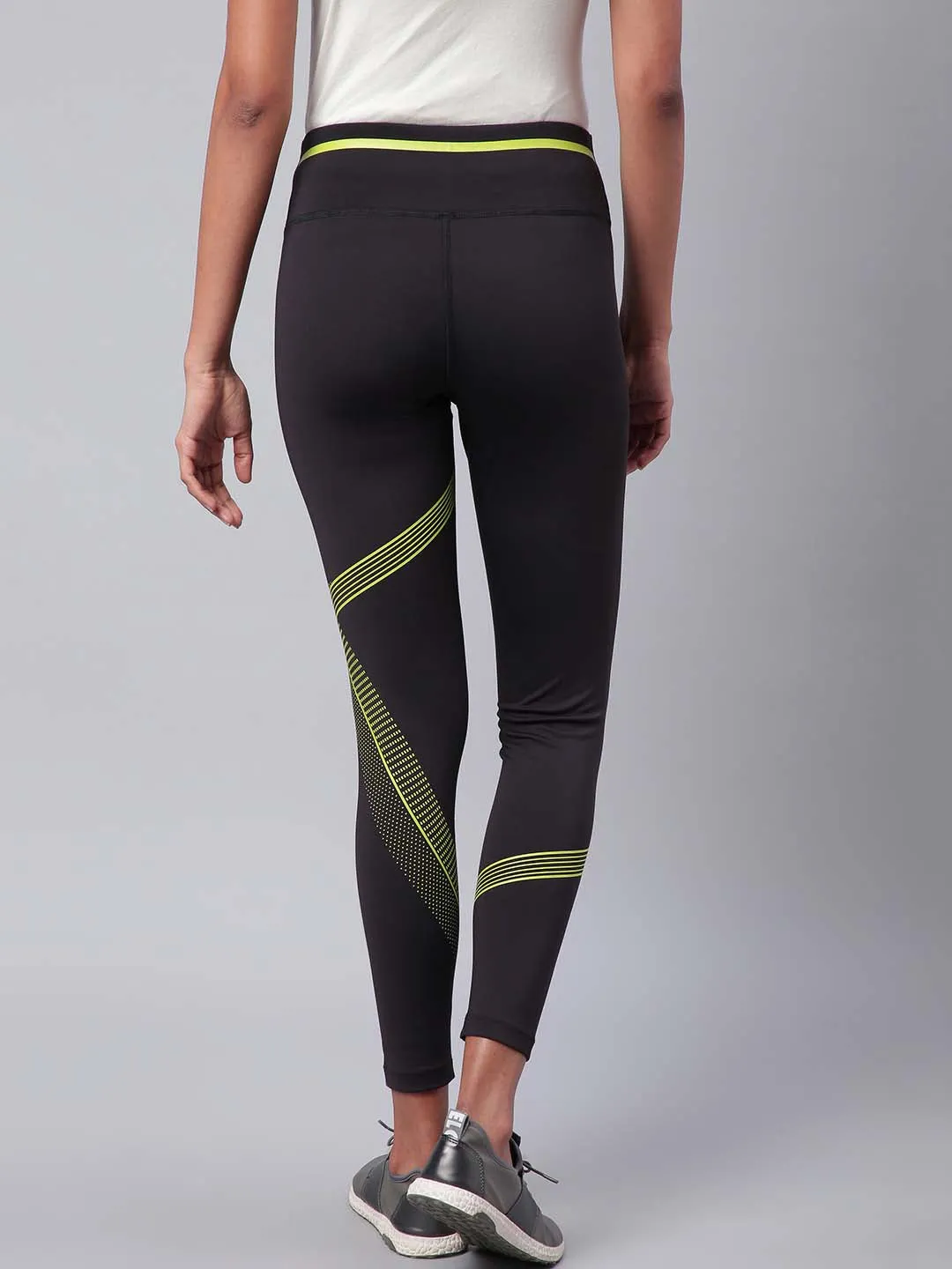 Alcis Women Black Solid Secure Fit Cropped Training Tights Cool Days