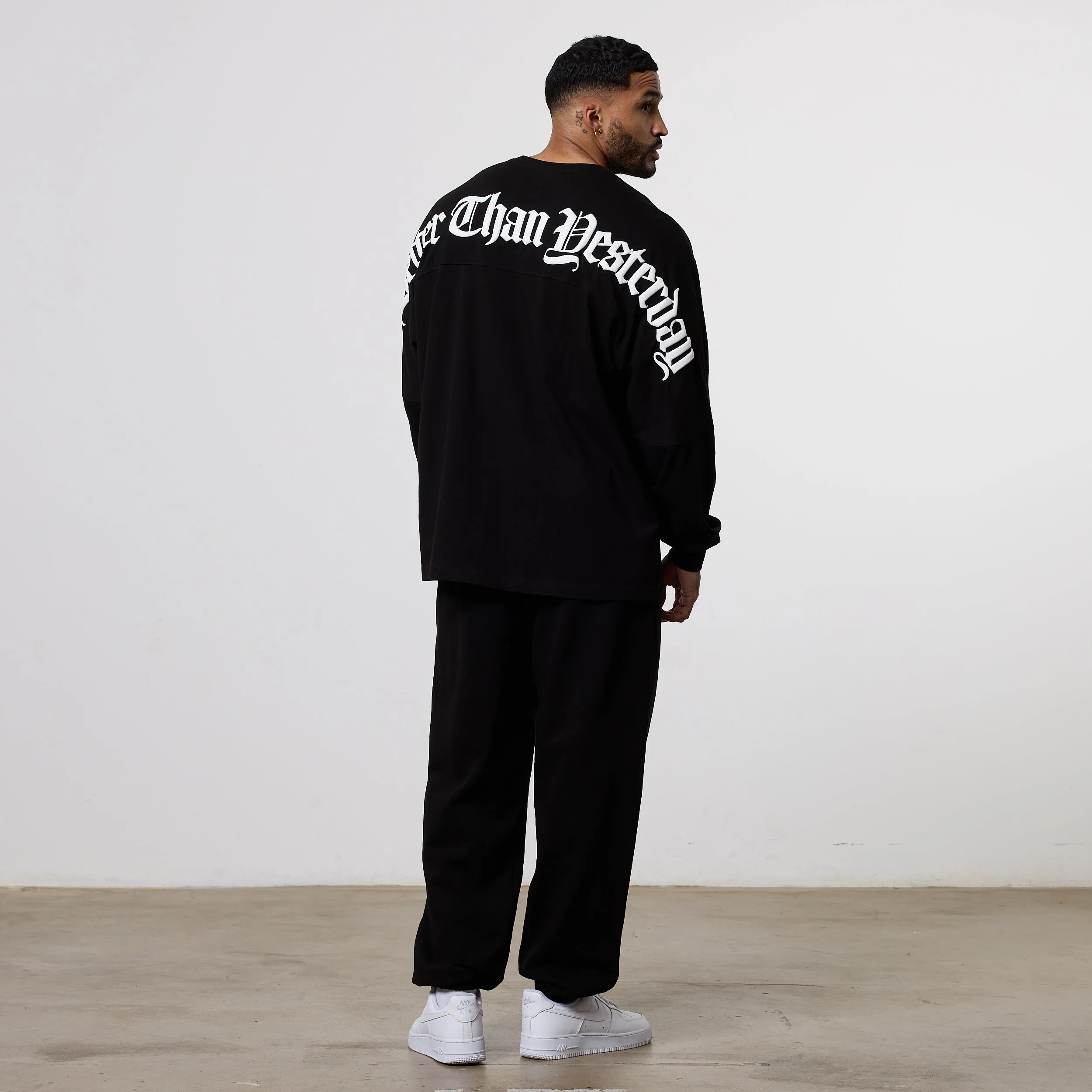 Vanquish Dark Script Black Oversized Long Sleeve T-Shirt Chic Outfit Beach relaxation