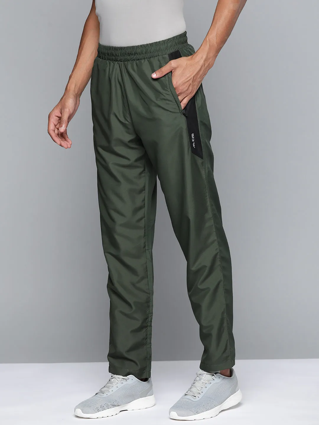 FlexibleKnees Alcis Men Olive Green Solid Track Pants