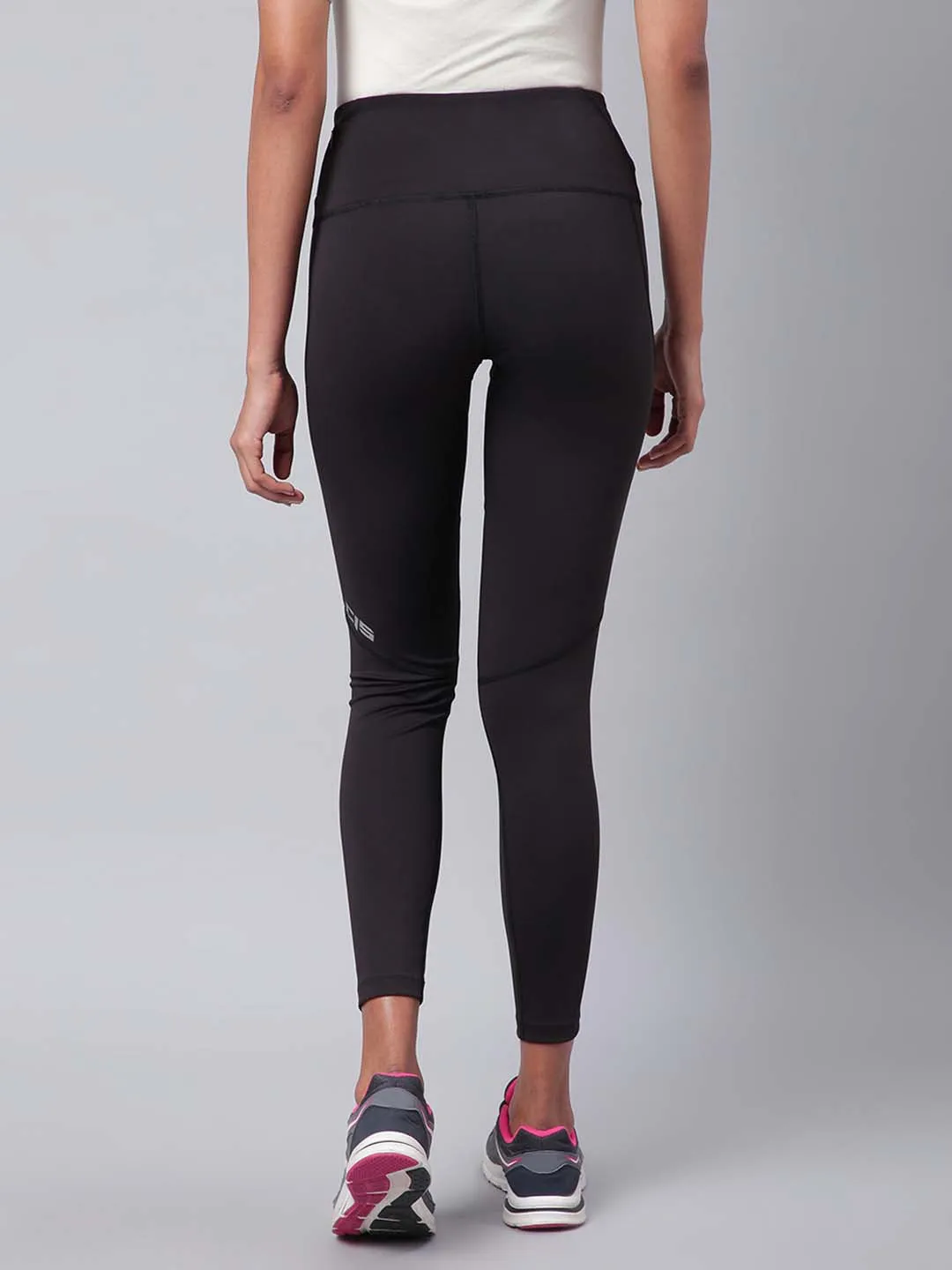 Daily Routine Luxury Choice No Bulk Alcis Women Black Drytech  Solid Cropped Training Tights