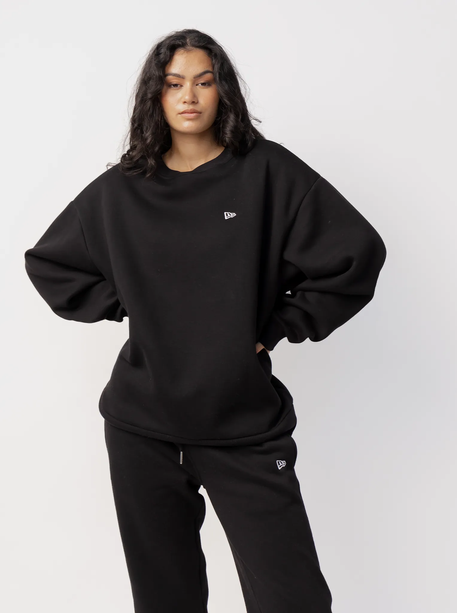 Crew Sweat Minimalist Look