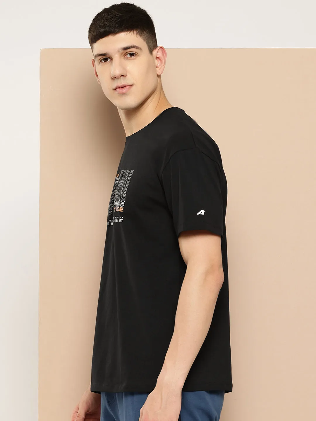 Alcis Men Black Typography Printed T-shirt Queen Glow