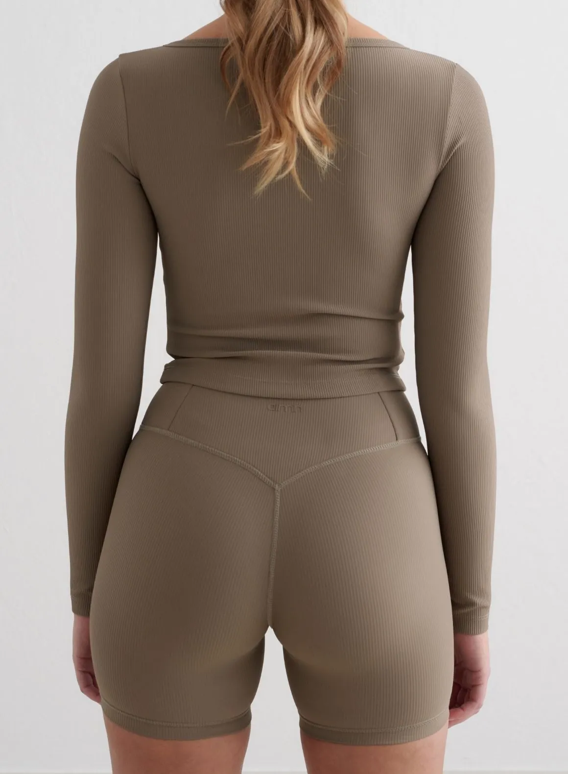 Pilates wear volleyball outfit Nougat Ribbed Performance Midi Biker Shorts