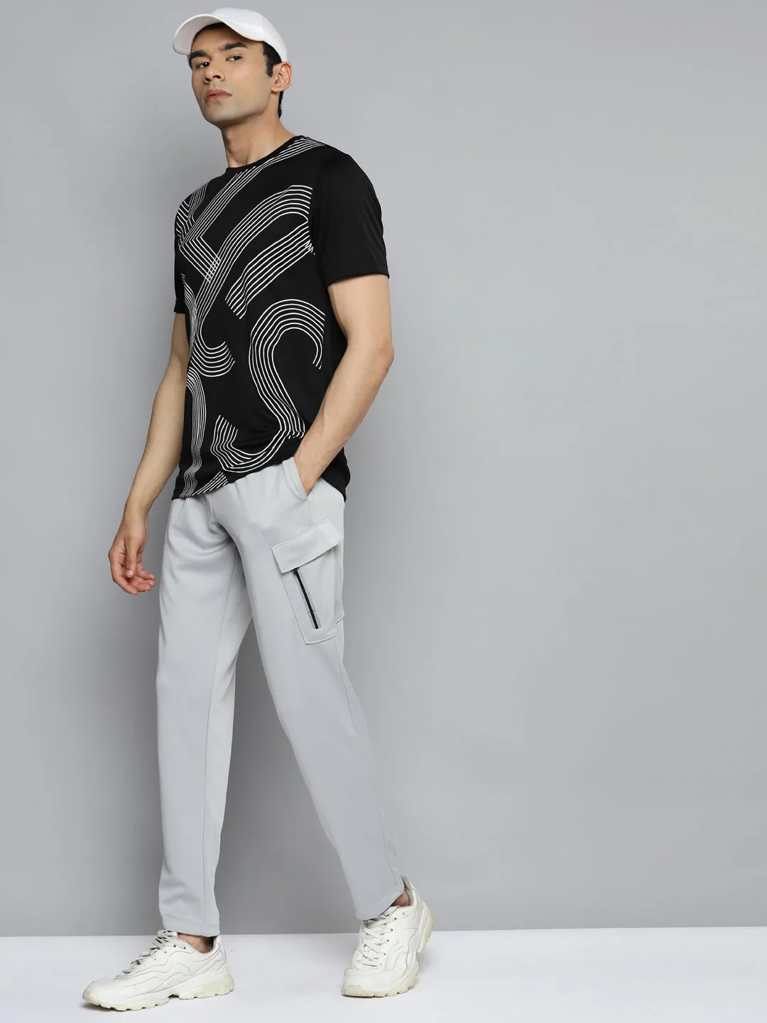 Adjustable Hem Travel Proof Alcis Men Black Typography Printed Slim Fit Training or Gym T-shirt