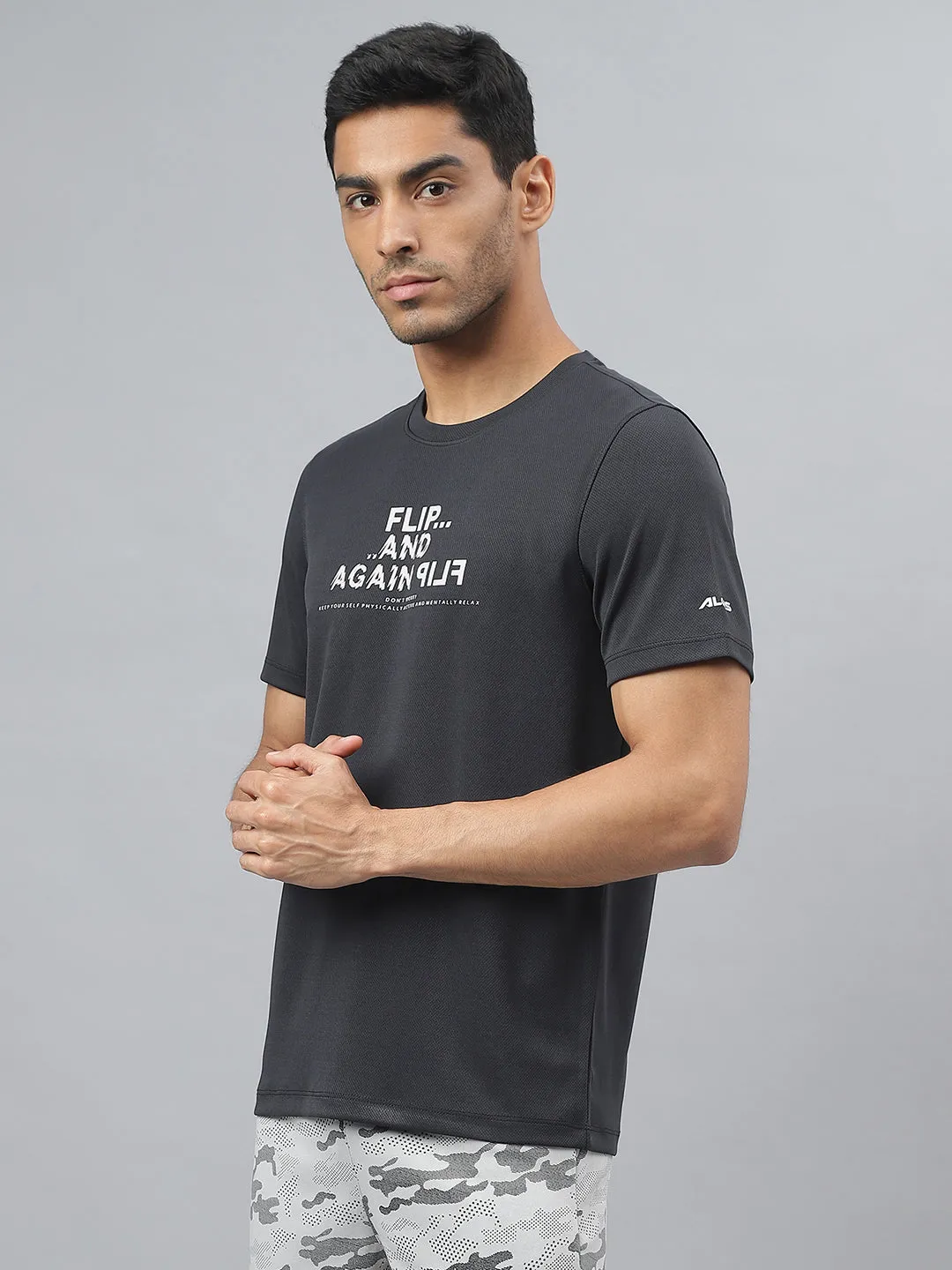 Alcis Men Printed Black Anti-Static Slim-Fit Round Neck Training T-Shirt WrinkleFreeTexture Pure Tone