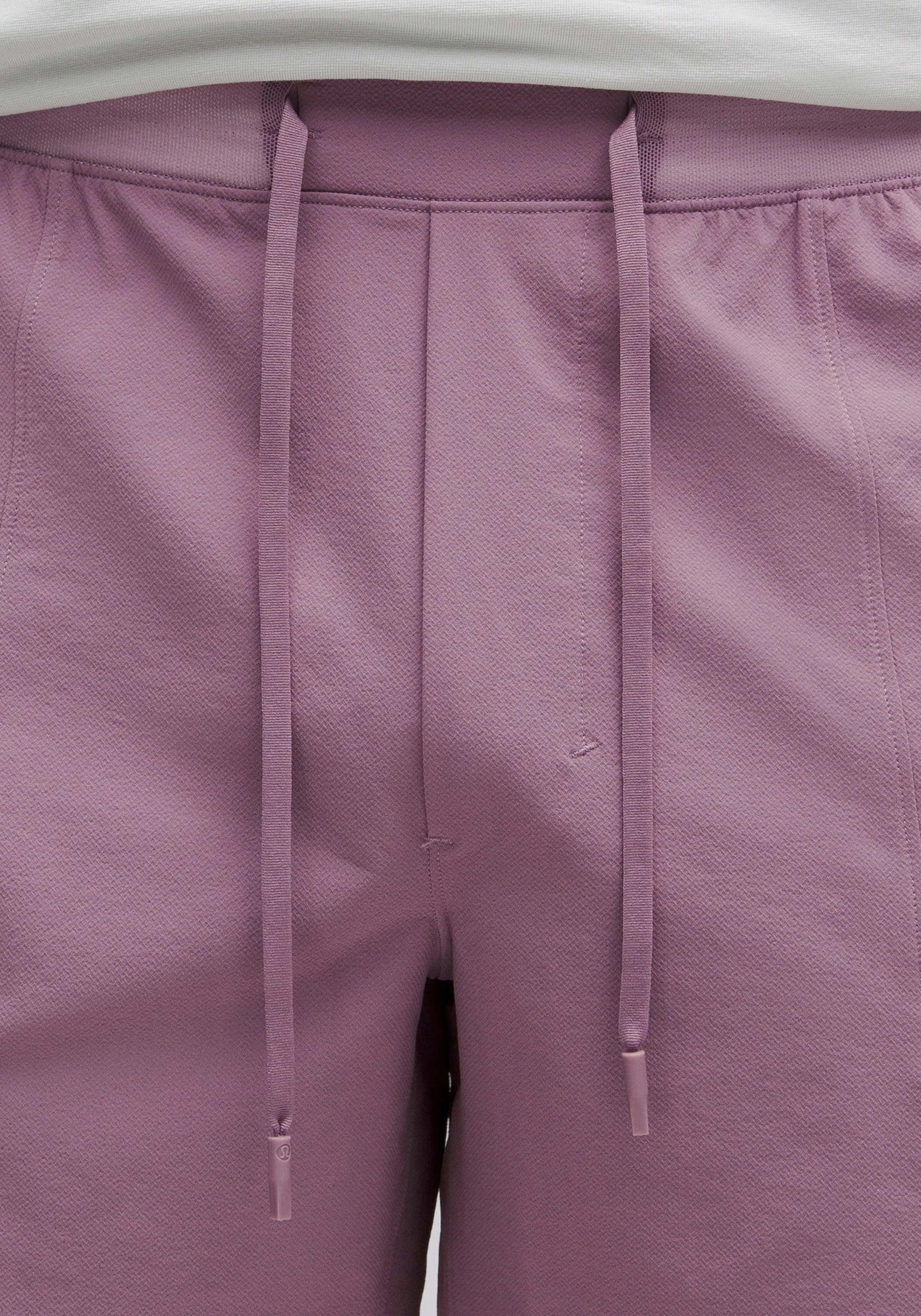 Versatile Styling Modern Fit License to Train Linerless Short 5"
