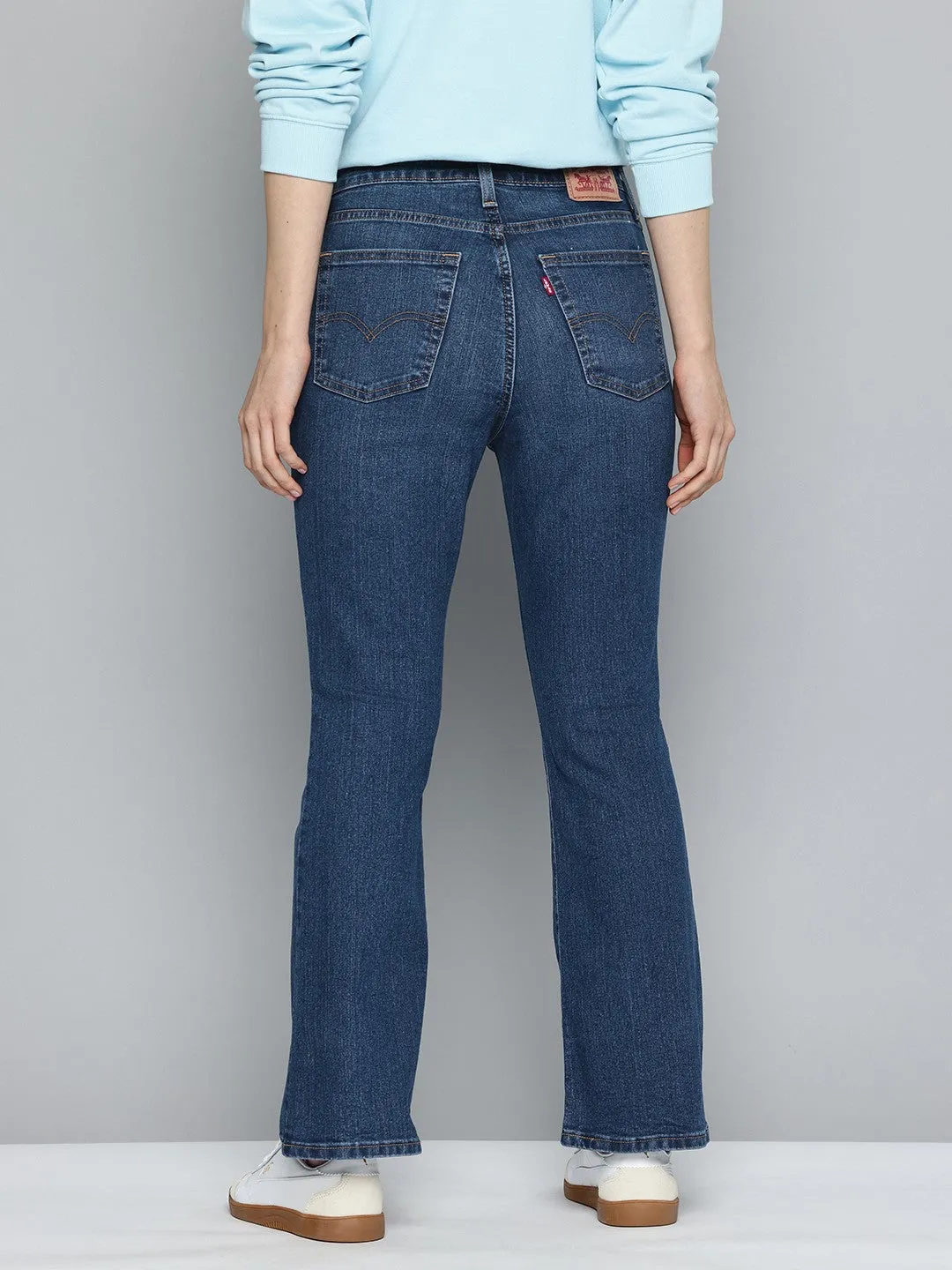 Women's 725 Blue Flared Fit High Rise Jeans City Outfit