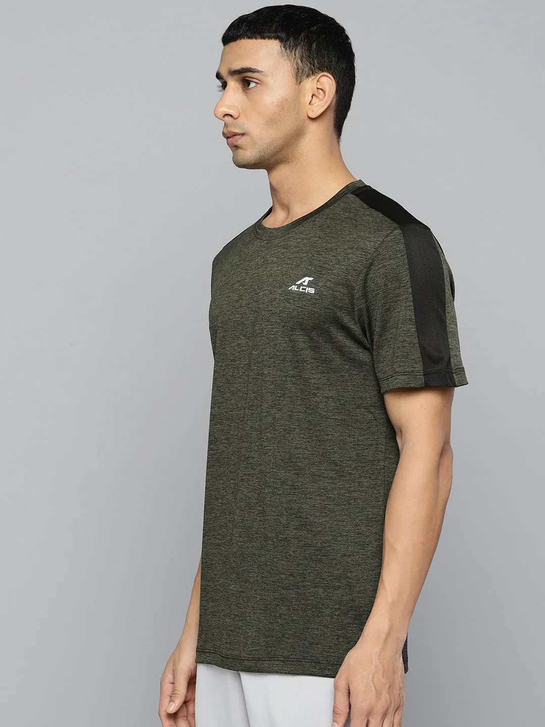 Alcis Men Olive Green Solid Slim Fit T-shirt HighDensityWeave