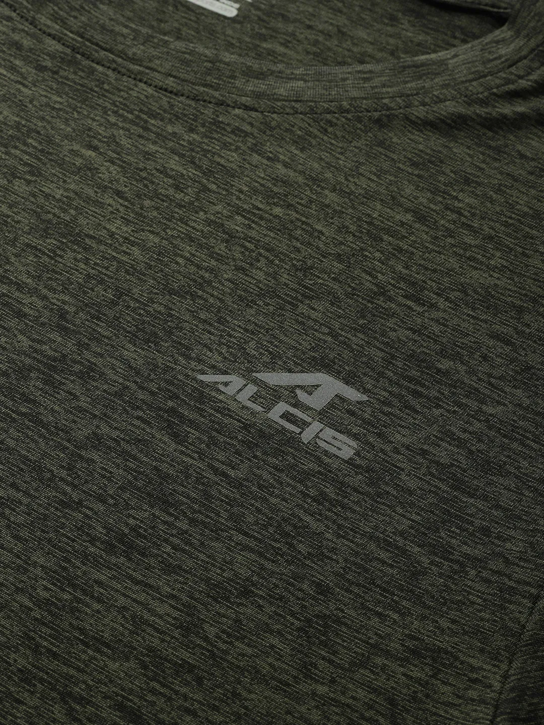 Alcis Men Olive Green Solid Slim Fit T-shirt Glow Up